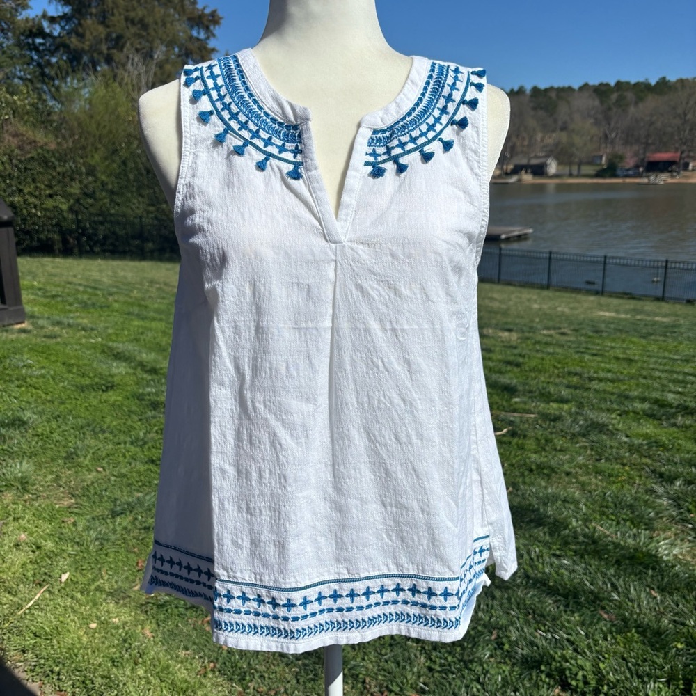 NWT Hatley sleeveless blouse organic cotton white w/ blue design size Med